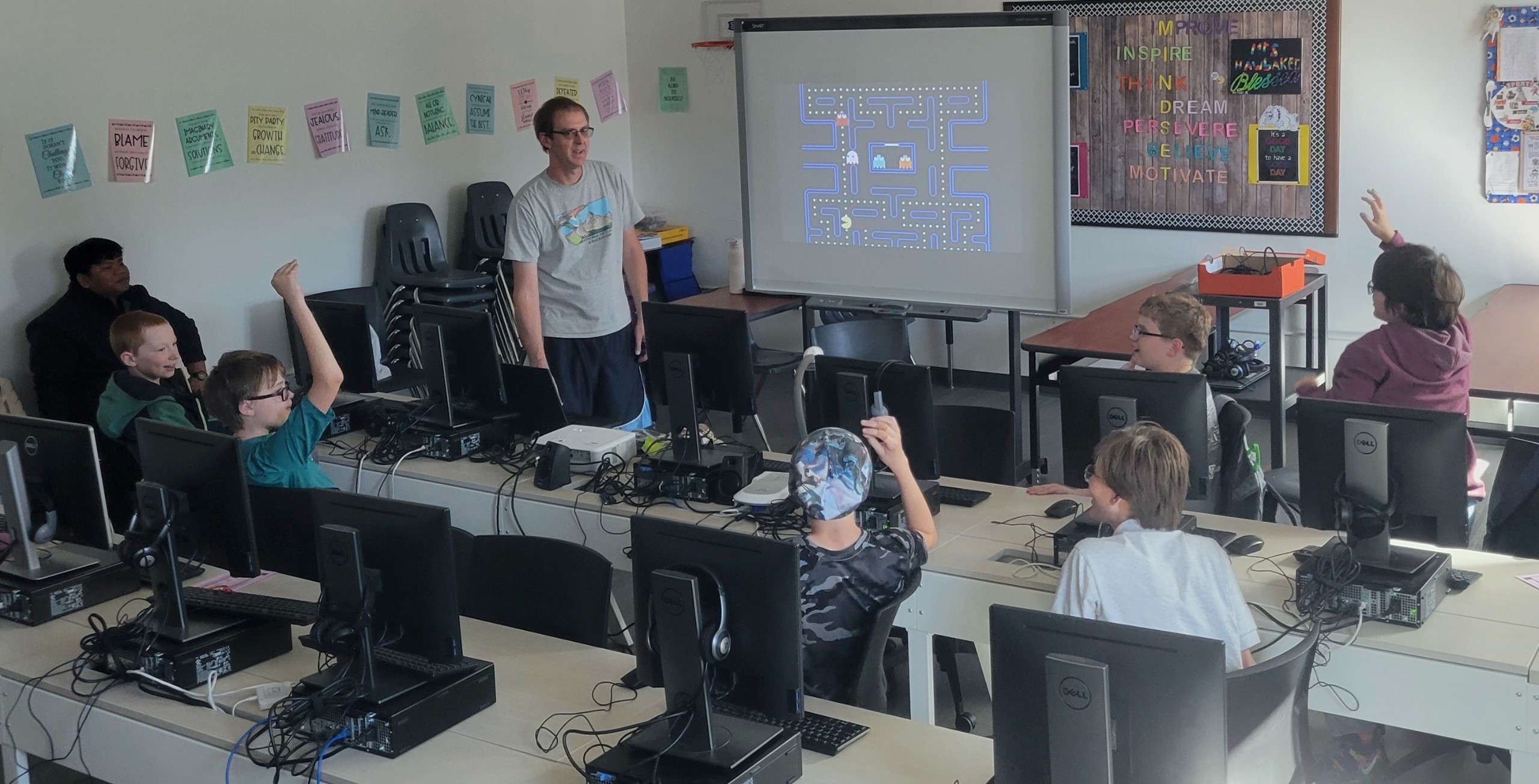 Joel Graff teaching students in computer lab