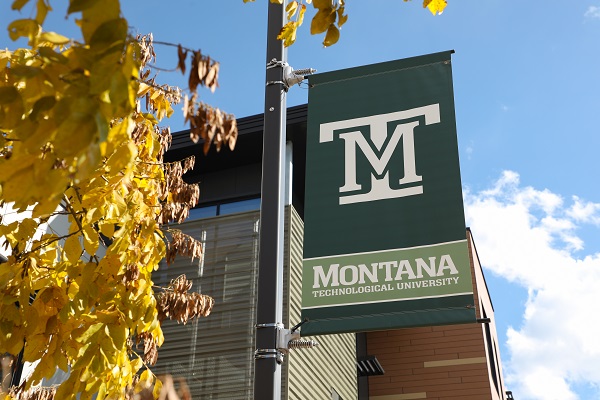 !Montana Tech banner flag