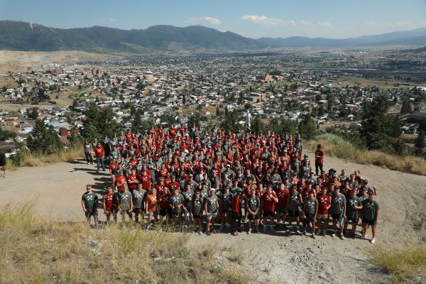 !A group of students on the "M" trail 