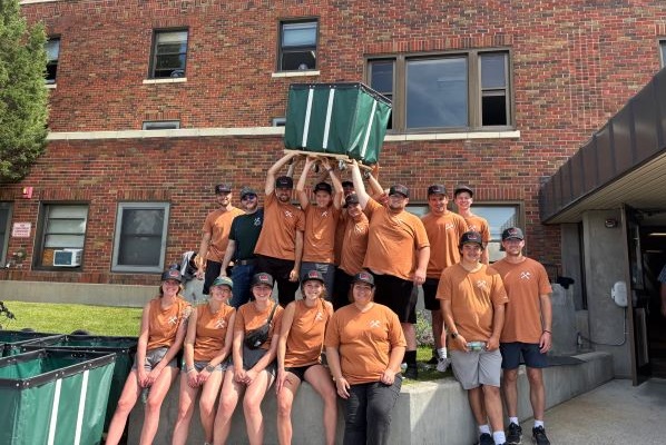 !Chi Alpha students participate in Move In