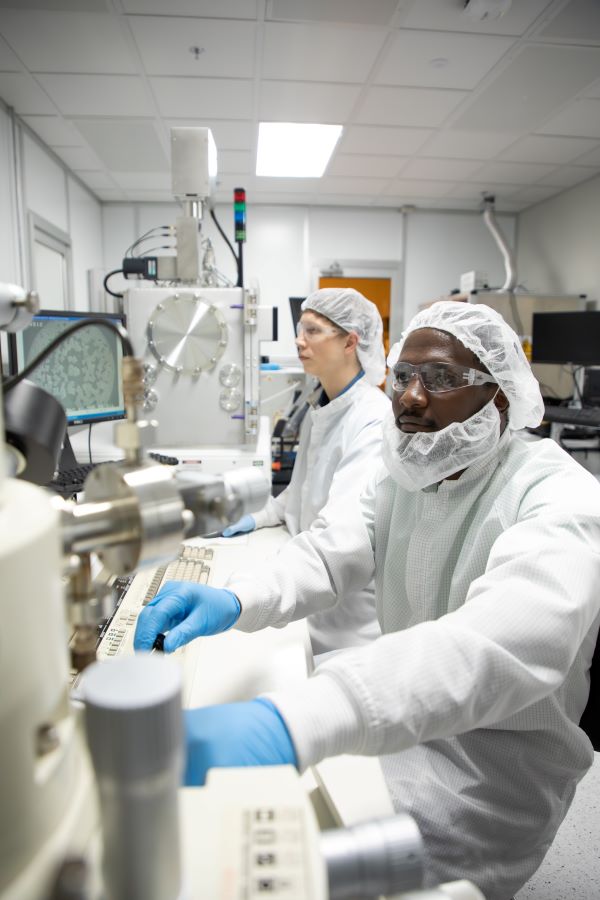 students work in nanotech lab